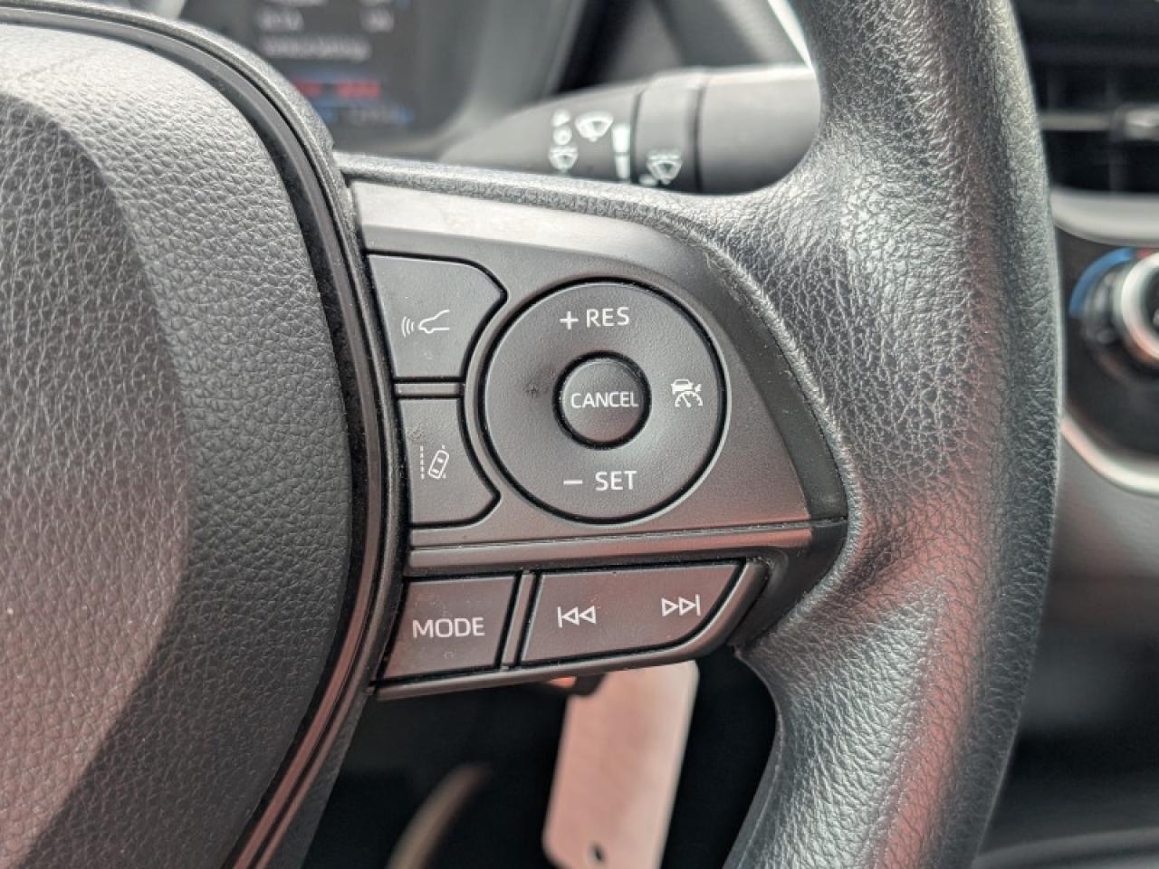 2022 Toyota Corolla LE  **VERY LOW MILEAGE** Photo