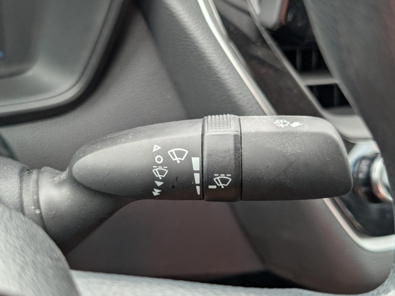 2022 Toyota Corolla LE  **VERY LOW MILEAGE** Photo