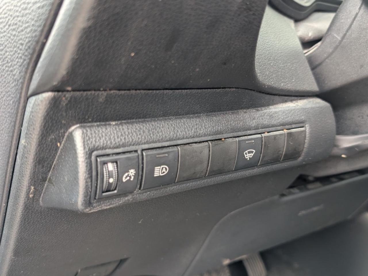 2022 Toyota Corolla LE  **VERY LOW MILEAGE** Photo