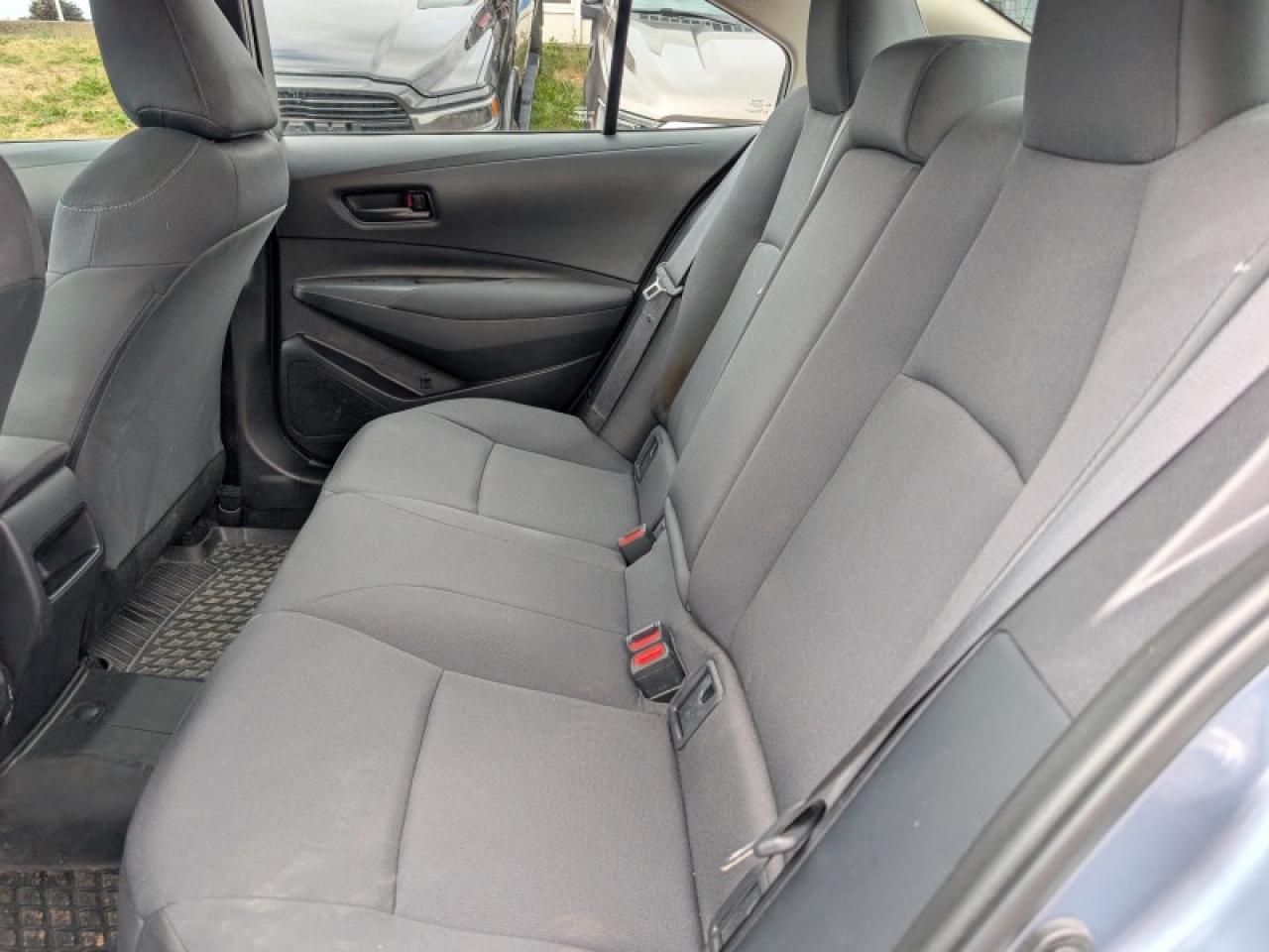 2022 Toyota Corolla LE  **VERY LOW MILEAGE** Photo