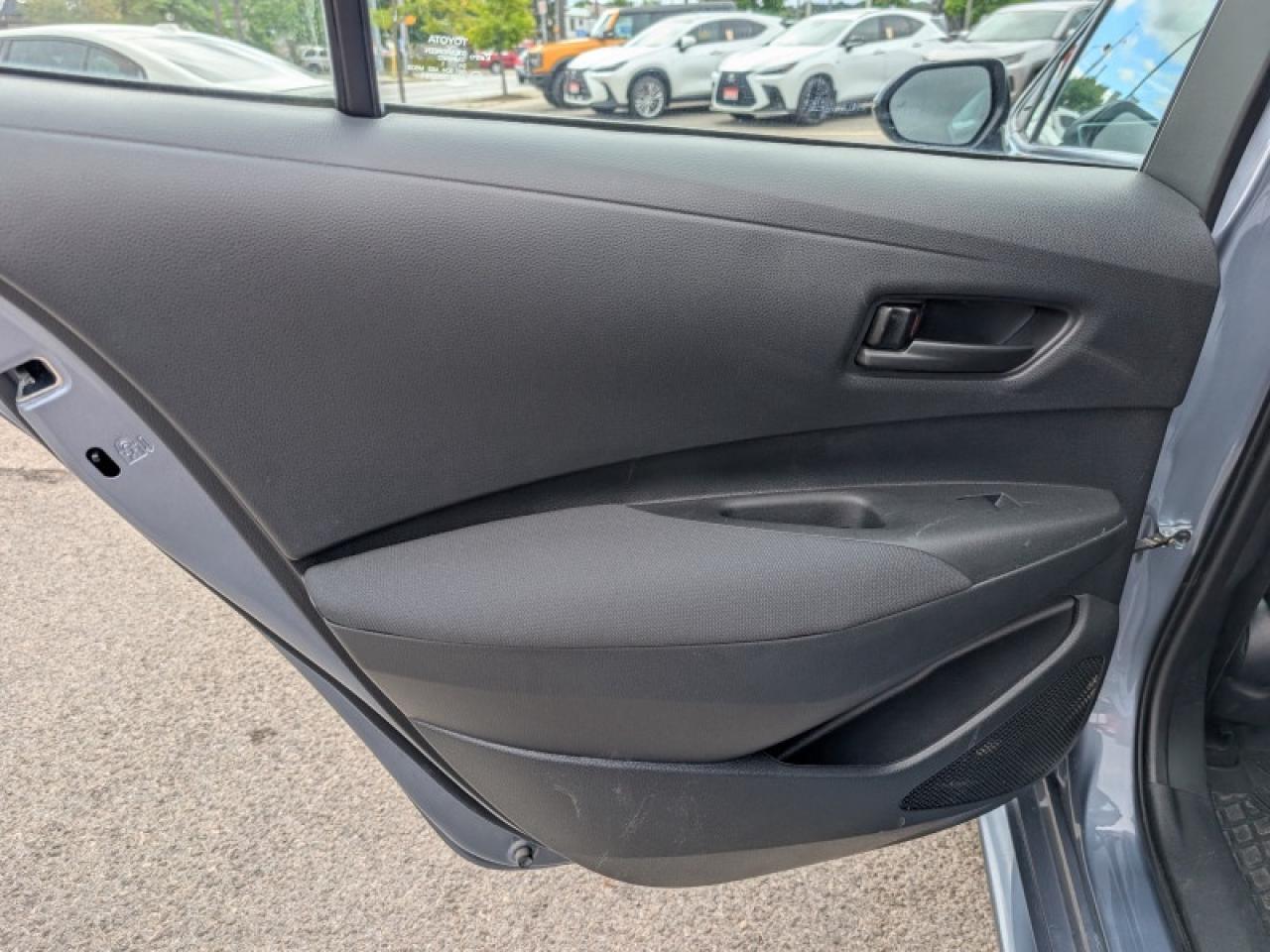 2022 Toyota Corolla LE  **VERY LOW MILEAGE** Photo