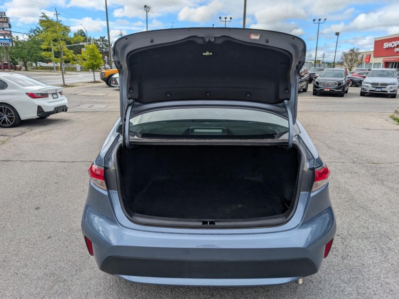 2022 Toyota Corolla LE  **VERY LOW MILEAGE** Photo