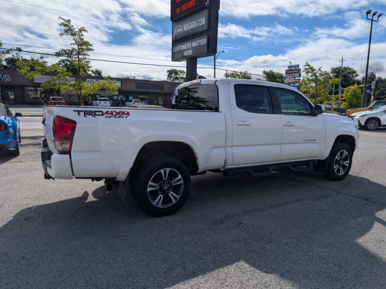 2017 Toyota Tacoma TRD Sport  **20 SERVICE RECORDS** Photo4