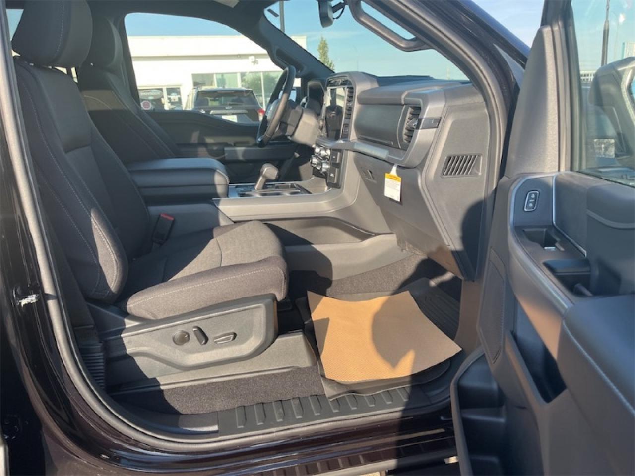 2025 Ford F-150 XLT  - 18" Wheels - Tow Package Photo5