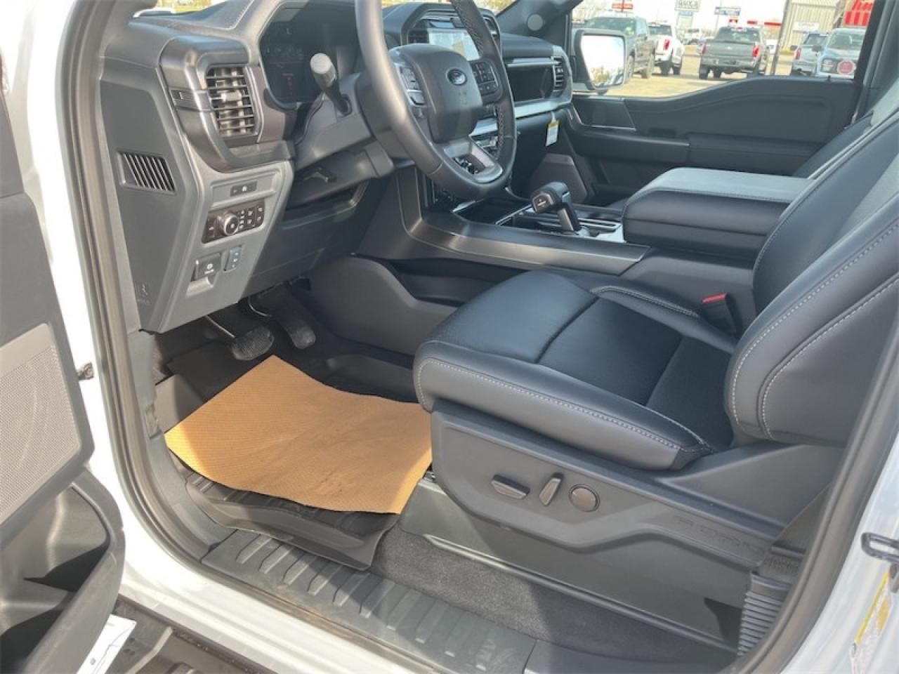 2025 Ford F-150 Lariat  - Tow Package Photo5