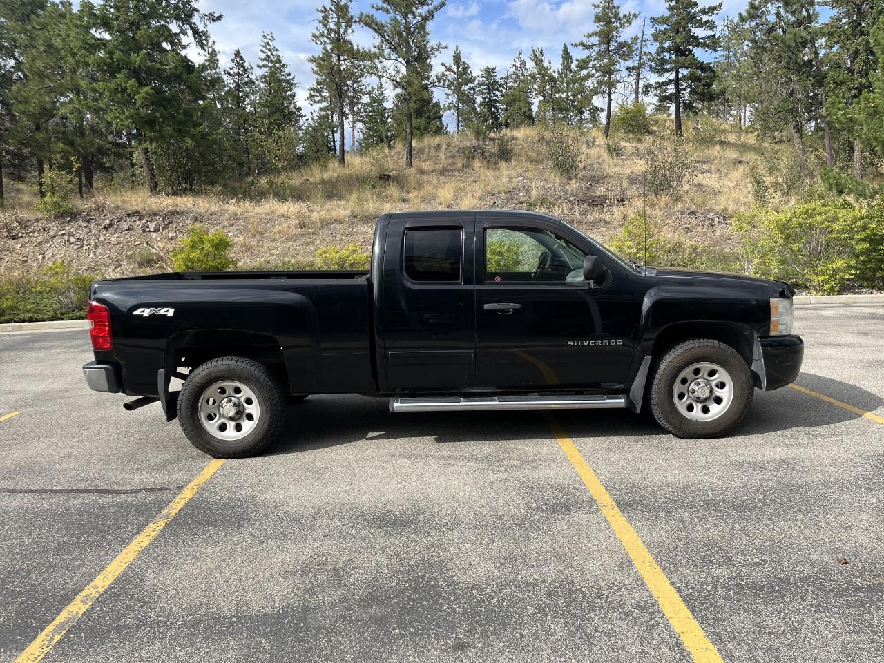 2009 Chevrolet Silverado 1500 Work Truck Ext. Cab Std. Box 4WD - Photo #5