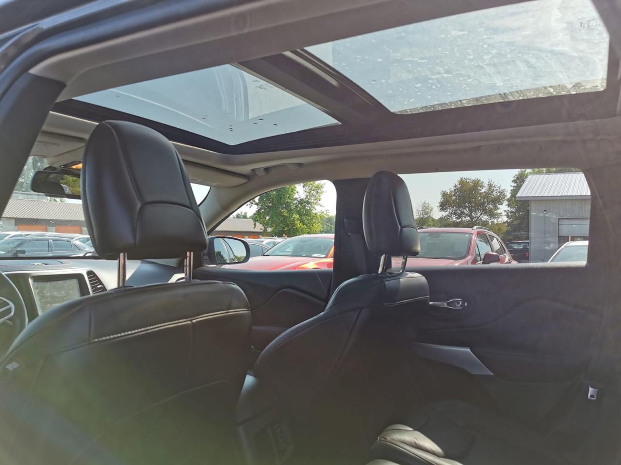 2017 Jeep Cherokee Trailhawk - Photo #9