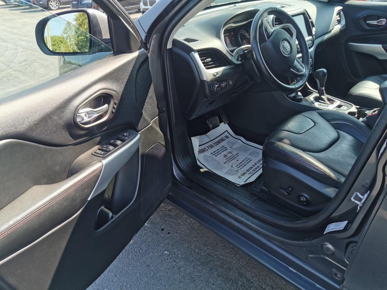 2017 Jeep Cherokee Trailhawk - Photo #26