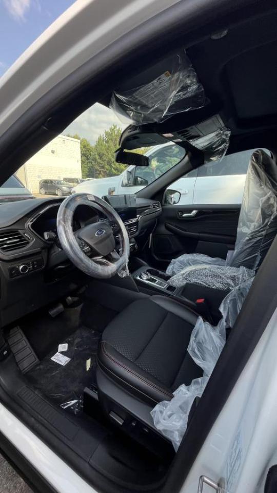 2025 Ford Escape ST-Line Photo2