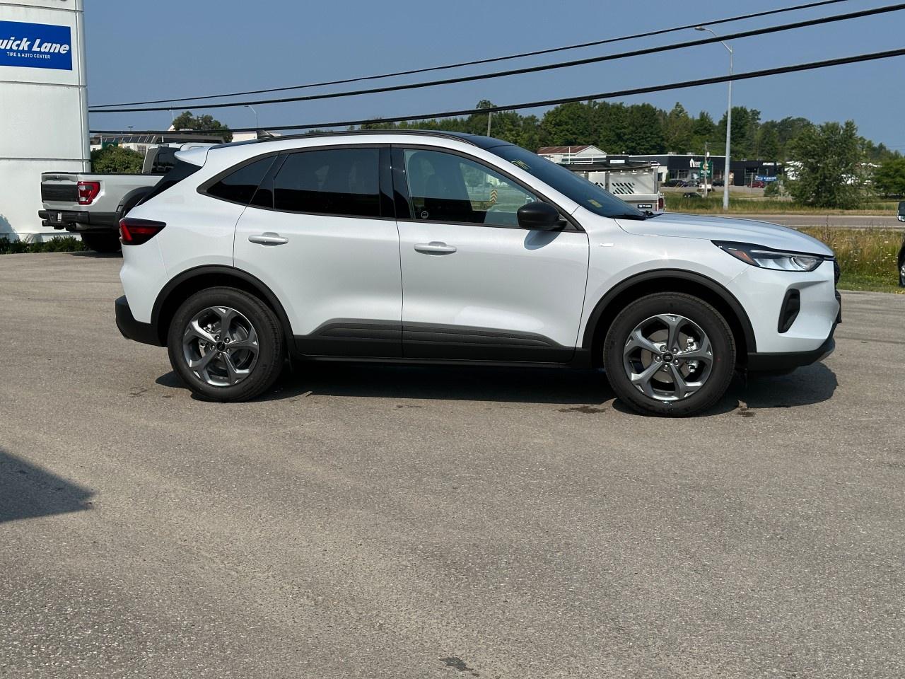 2025 Ford Escape ST-Line AWD Photo4