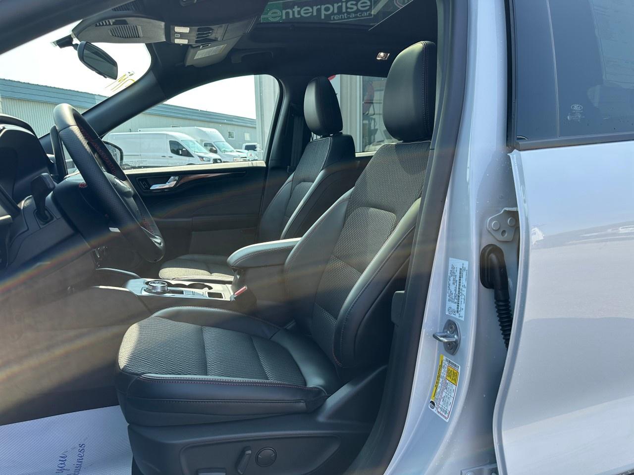 2025 Ford Escape ST-Line AWD Photo