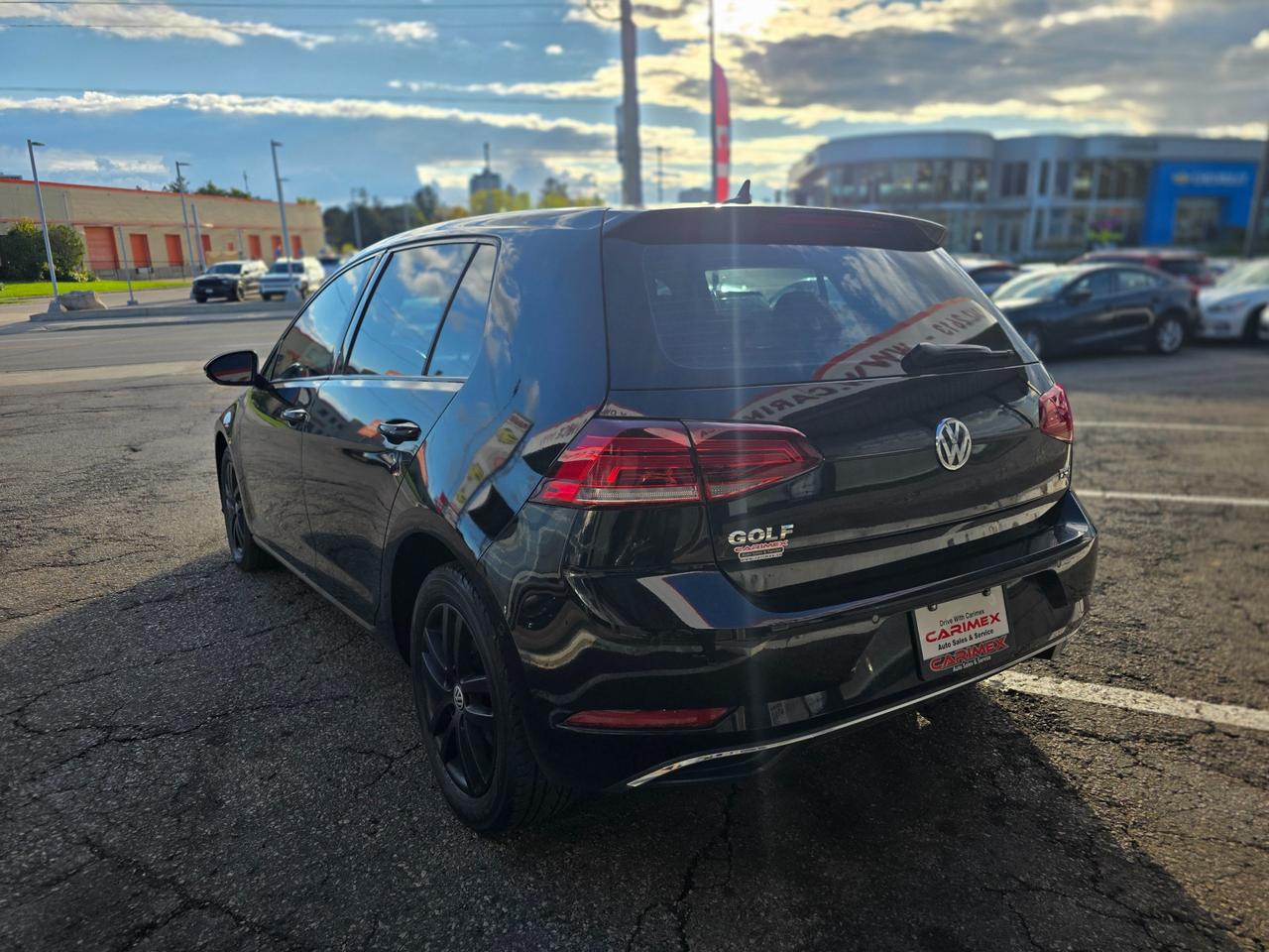 2018 Volkswagen Golf 1.8 TSI Comfortline Manual | Leather | Sunroof | BSM | Bi-Xenon Headlights | Heated Seats | Backup Camera Photo2