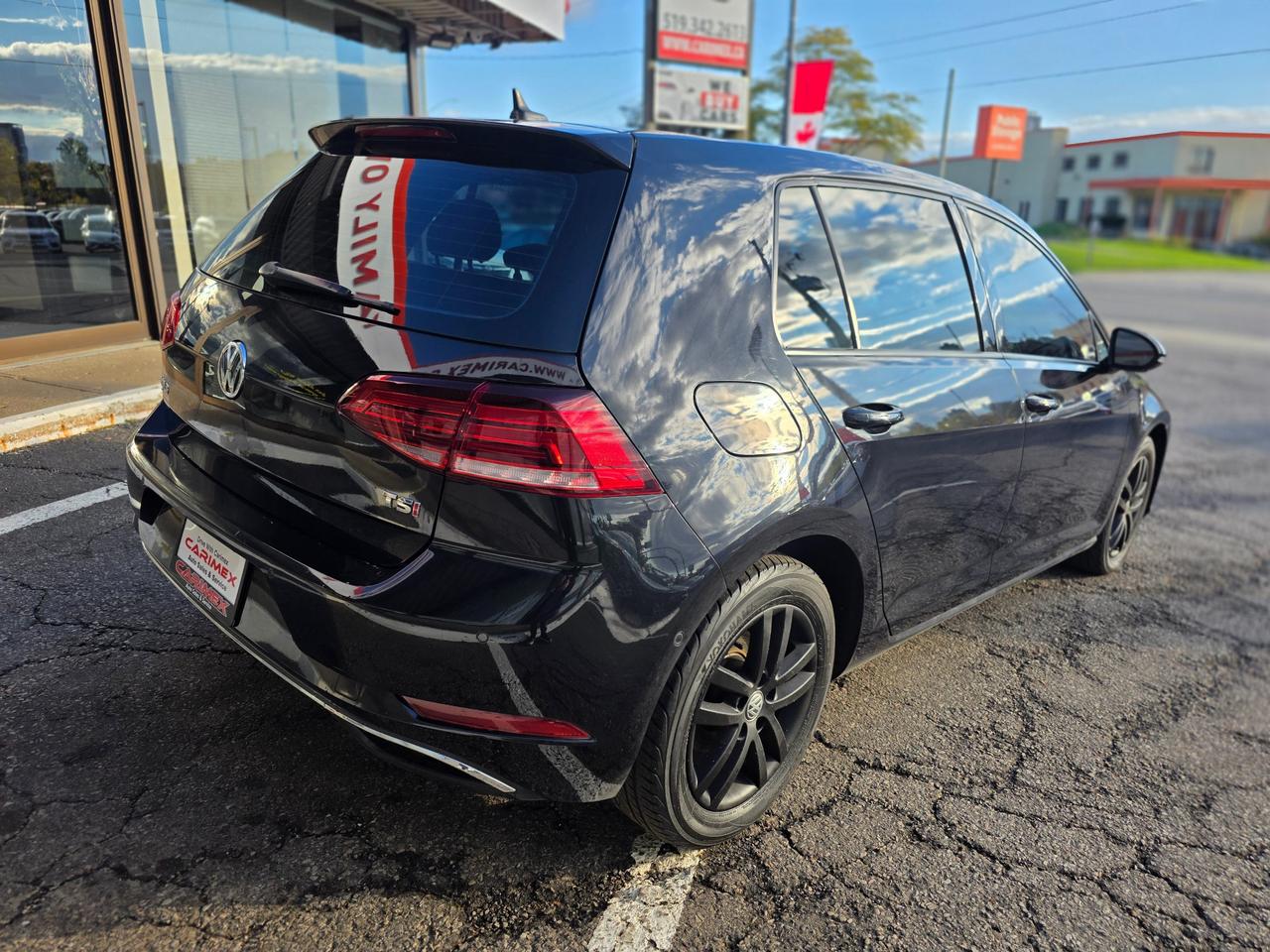 2018 Volkswagen Golf 1.8 TSI Comfortline Manual | Leather | Sunroof | BSM | Bi-Xenon Headlights | Heated Seats | Backup Camera Photo4