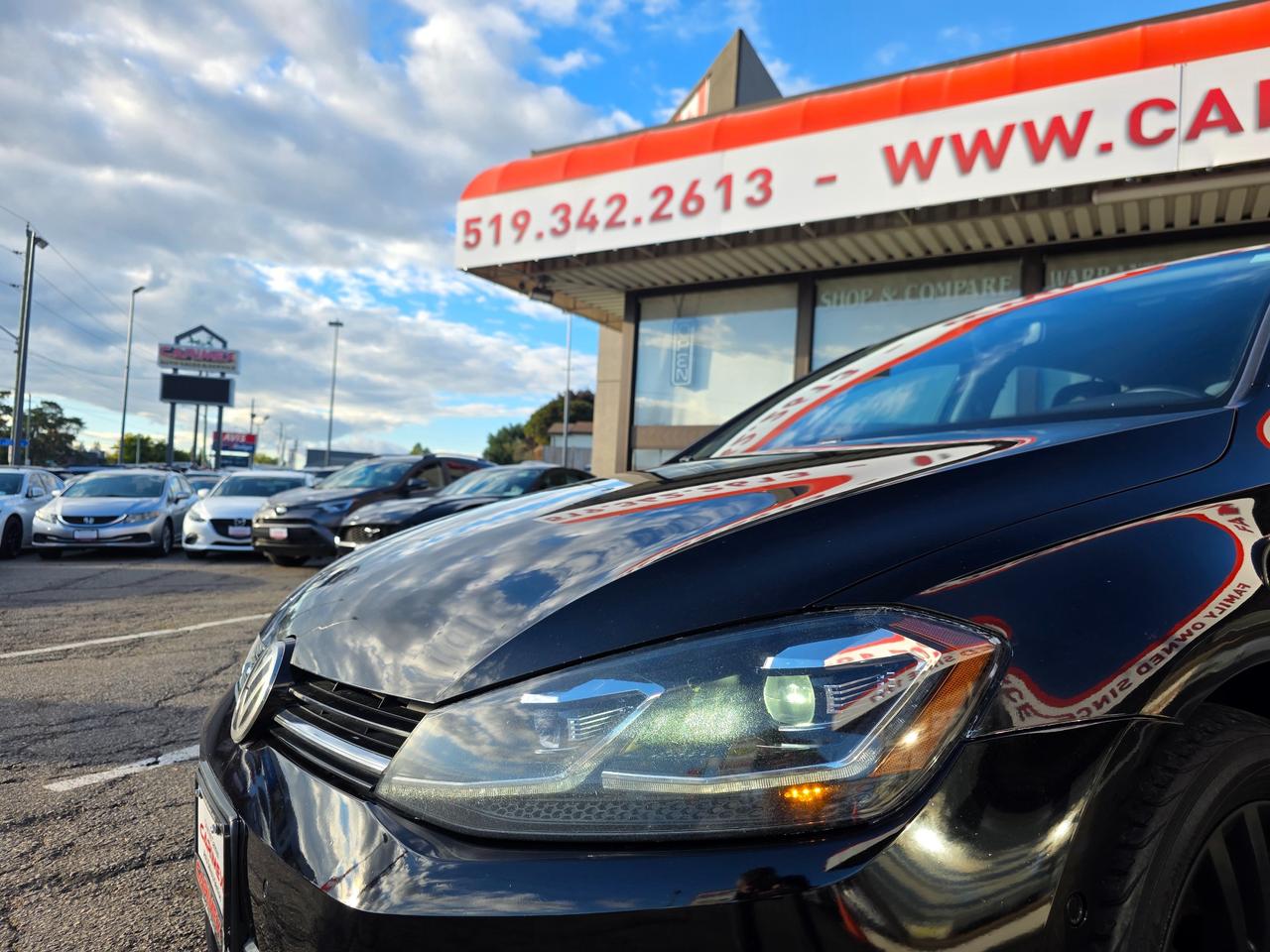 2018 Volkswagen Golf 1.8 TSI Comfortline Manual | Leather | Sunroof | BSM | Bi-Xenon Headlights | Heated Seats | Backup Camera Photo