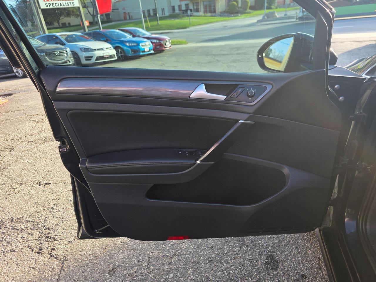 2018 Volkswagen Golf 1.8 TSI Comfortline Manual | Leather | Sunroof | BSM | Bi-Xenon Headlights | Heated Seats | Backup Camera Photo