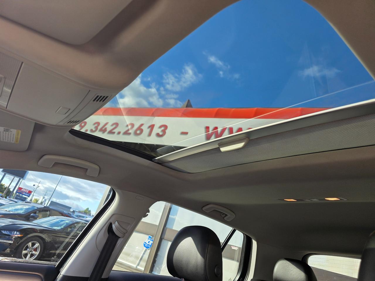 2018 Volkswagen Golf 1.8 TSI Comfortline Manual | Leather | Sunroof | BSM | Bi-Xenon Headlights | Heated Seats | Backup Camera Photo