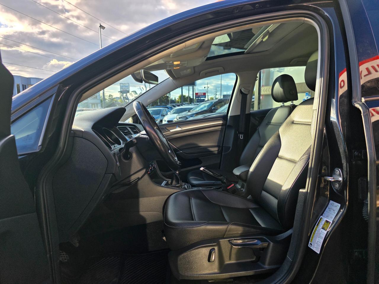 2018 Volkswagen Golf 1.8 TSI Comfortline Manual | Leather | Sunroof | BSM | Bi-Xenon Headlights | Heated Seats | Backup Camera Photo