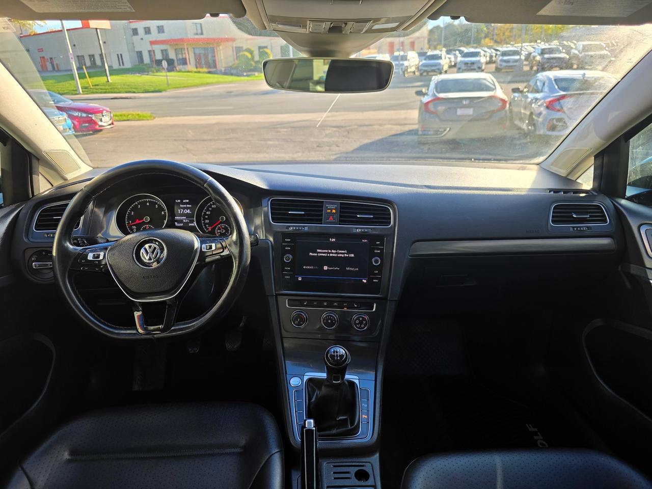 2018 Volkswagen Golf 1.8 TSI Comfortline Manual | Leather | Sunroof | BSM | Bi-Xenon Headlights | Heated Seats | Backup Camera Photo