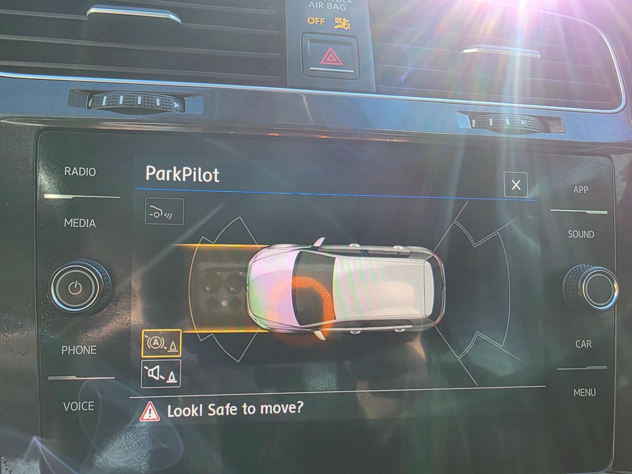 2018 Volkswagen Golf 1.8 TSI Comfortline Manual | Leather | Sunroof | BSM | Bi-Xenon Headlights | Heated Seats | Backup Camera Photo