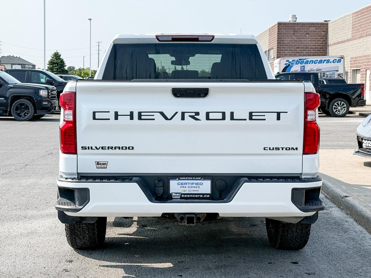2023 Chevrolet Silverado 1500 Custom CLEAN CARFAX, 2.7L 4CYL TURBOMAX, CREW CAB SHORT BOX CUSTOM 4X4, TRAILERING PACKAGE, BLACK OUT PACKAGE, 6" BLACK SIDE STEPS, 20" GLOSS BLACK ALLOY WHEELS, REAR VISION CAMERA Photo