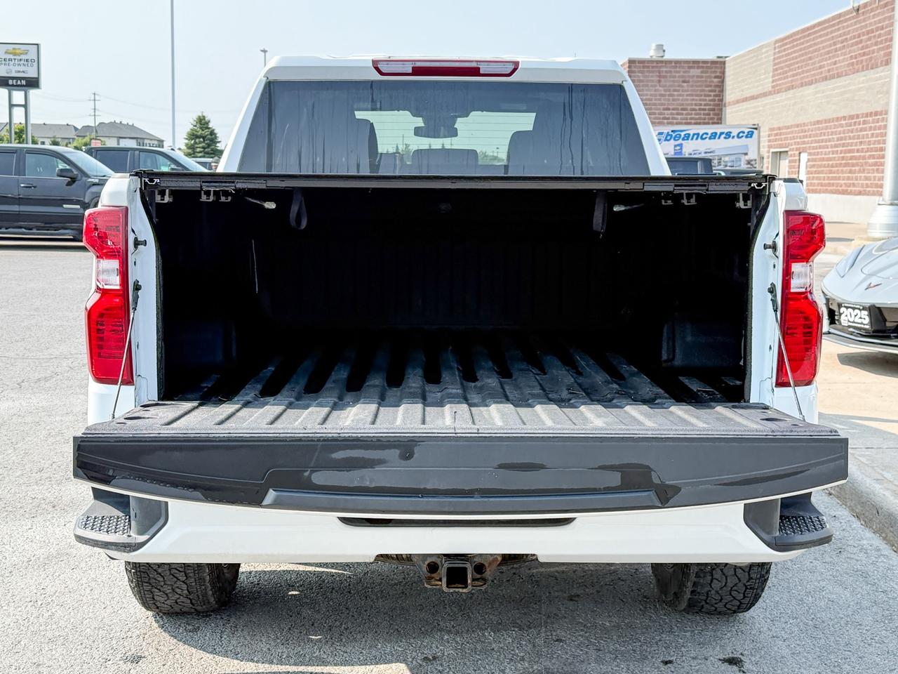 2023 Chevrolet Silverado 1500 Custom CLEAN CARFAX, 2.7L 4CYL TURBOMAX, CREW CAB SHORT BOX CUSTOM 4X4, TRAILERING PACKAGE, BLACK OUT PACKAGE, 6" BLACK SIDE STEPS, 20" GLOSS BLACK ALLOY WHEELS, REAR VISION CAMERA Photo