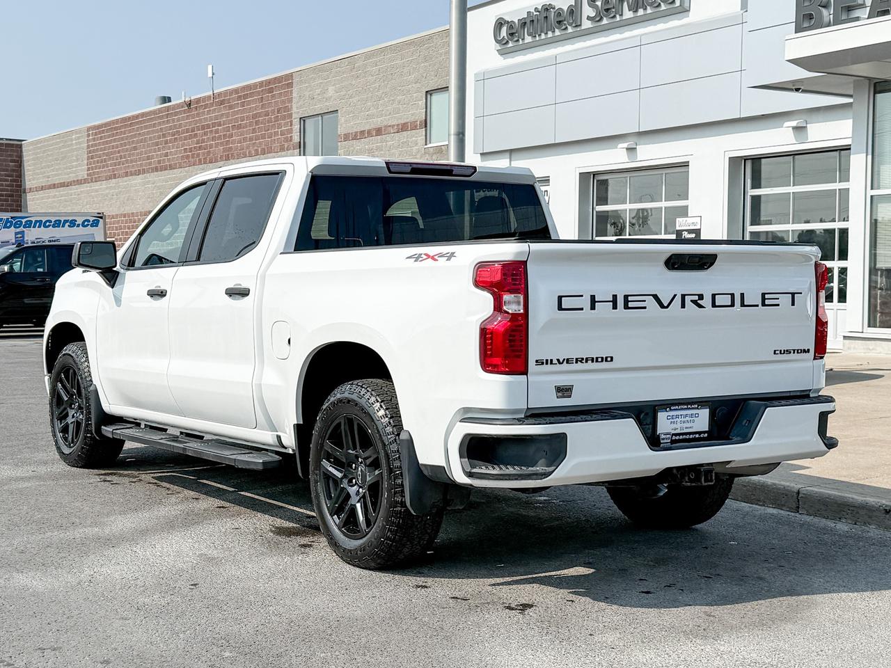 2023 Chevrolet Silverado 1500 Custom CLEAN CARFAX, 2.7L 4CYL TURBOMAX, CREW CAB SHORT BOX CUSTOM 4X4, TRAILERING PACKAGE, BLACK OUT PACKAGE, 6" BLACK SIDE STEPS, 20" GLOSS BLACK ALLOY WHEELS, REAR VISION CAMERA Photo