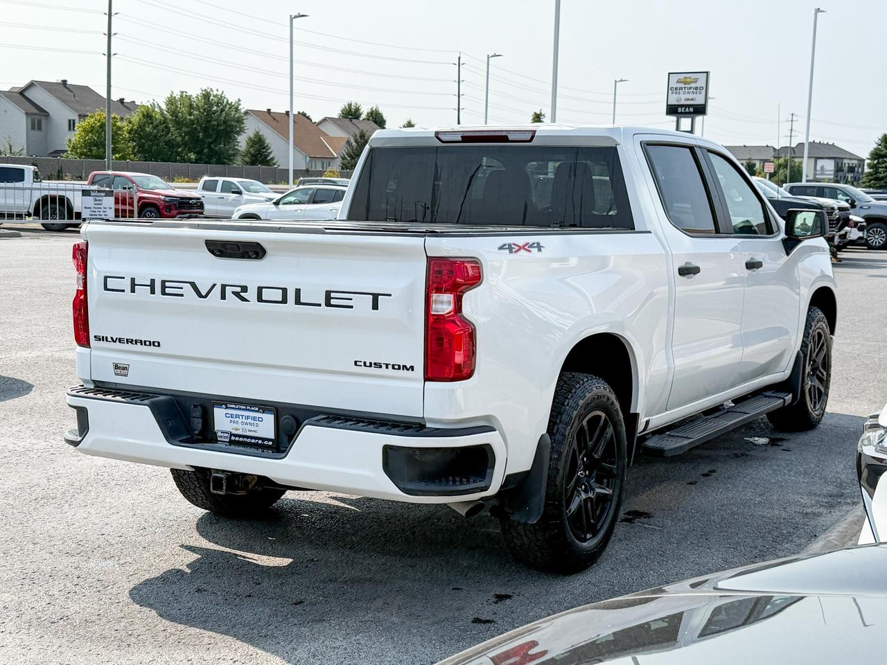 2023 Chevrolet Silverado 1500 Custom CLEAN CARFAX, 2.7L 4CYL TURBOMAX, CREW CAB SHORT BOX CUSTOM 4X4, TRAILERING PACKAGE, BLACK OUT PACKAGE, 6" BLACK SIDE STEPS, 20" GLOSS BLACK ALLOY WHEELS, REAR VISION CAMERA Photo