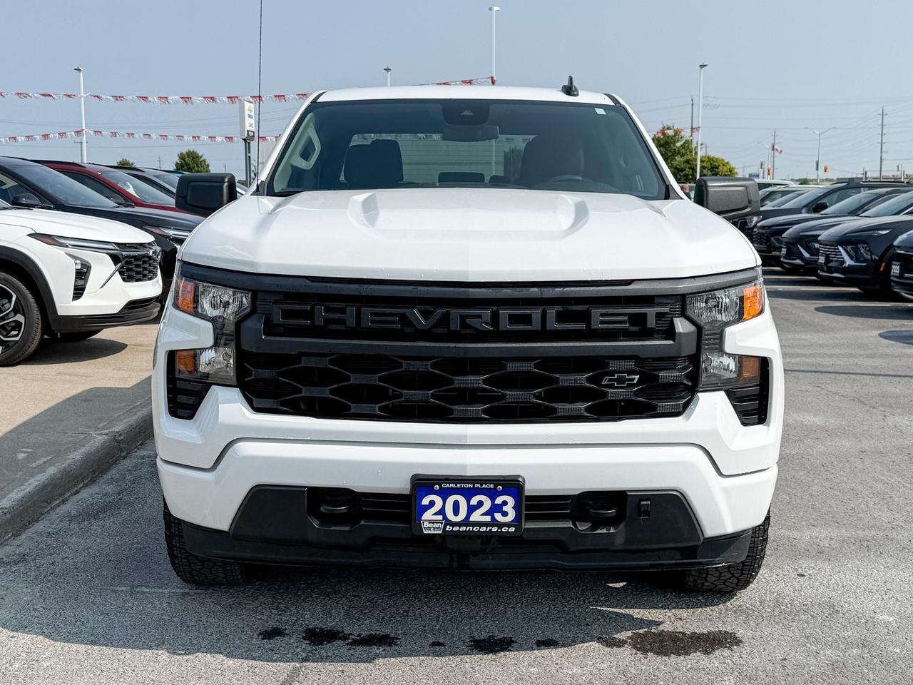 2023 Chevrolet Silverado 1500 Custom CLEAN CARFAX, 2.7L 4CYL TURBOMAX, CREW CAB SHORT BOX CUSTOM 4X4, TRAILERING PACKAGE, BLACK OUT PACKAGE, 6" BLACK SIDE STEPS, 20" GLOSS BLACK ALLOY WHEELS, REAR VISION CAMERA Photo