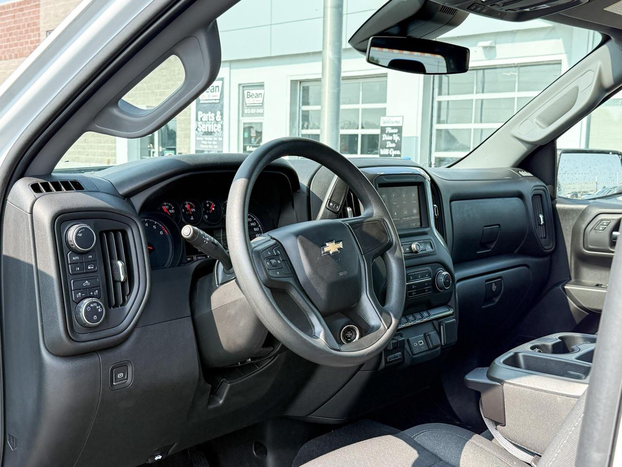 2023 Chevrolet Silverado 1500 Custom CLEAN CARFAX, 2.7L 4CYL TURBOMAX, CREW CAB SHORT BOX CUSTOM 4X4, TRAILERING PACKAGE, BLACK OUT PACKAGE, 6" BLACK SIDE STEPS, 20" GLOSS BLACK ALLOY WHEELS, REAR VISION CAMERA Photo