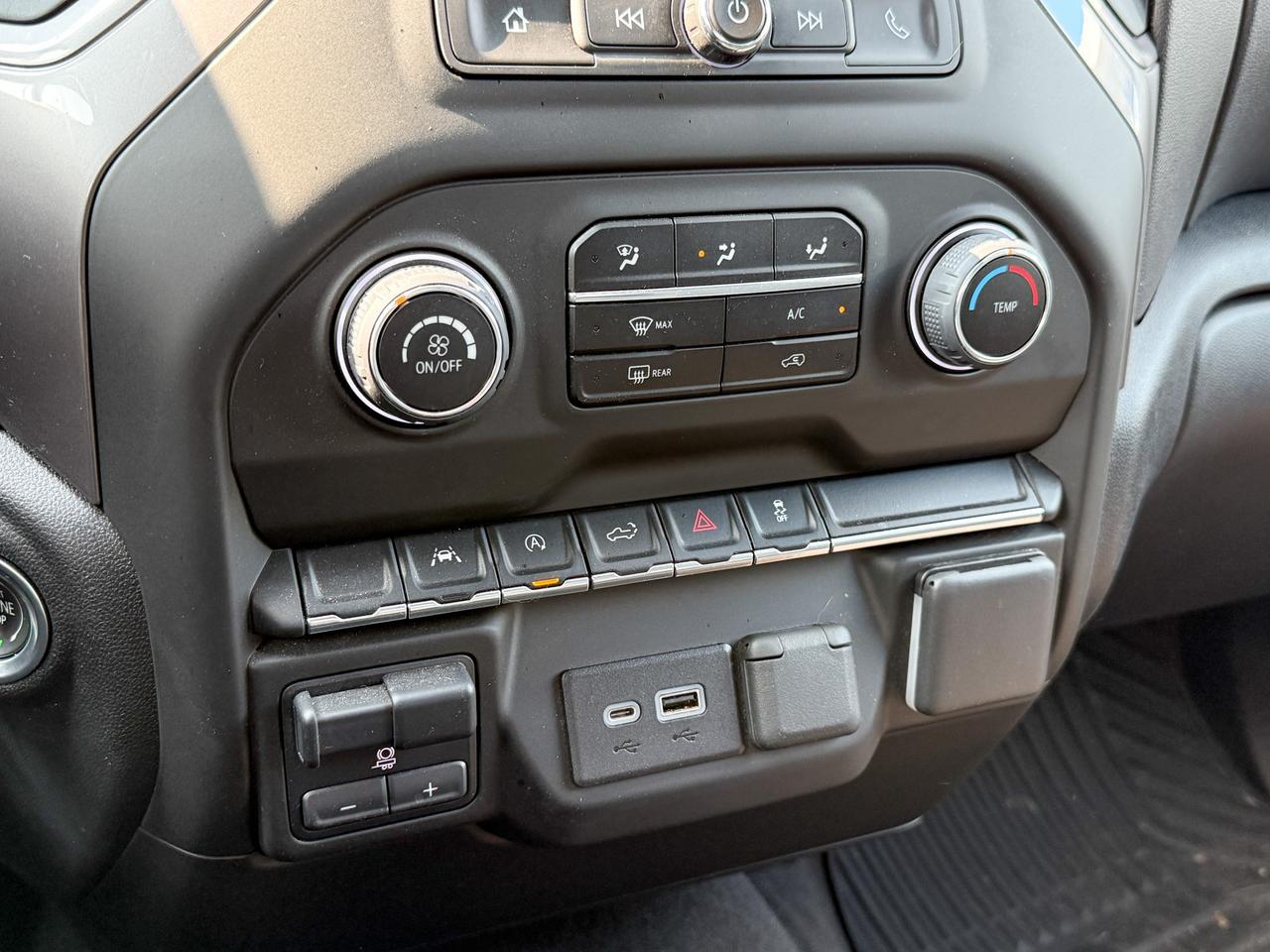 2023 Chevrolet Silverado 1500 Custom CLEAN CARFAX, 2.7L 4CYL TURBOMAX, CREW CAB SHORT BOX CUSTOM 4X4, TRAILERING PACKAGE, BLACK OUT PACKAGE, 6" BLACK SIDE STEPS, 20" GLOSS BLACK ALLOY WHEELS, REAR VISION CAMERA Photo