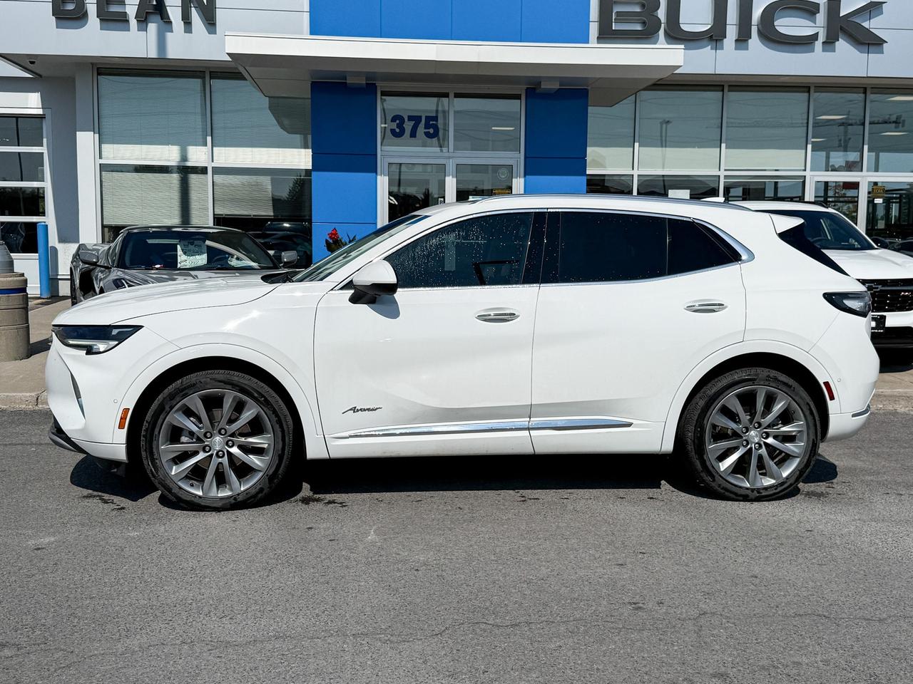 2021 Buick Envision Avenir 2.0L 4CYLTURBO, AVENIR AWD, HEATED & VENTILATED FRONT LEATHER SEATS, POWER MOONROOF, HEAD UP DISPLAY, TECHNOLOGY II PACKAGE, SAFETY PACKAGE, NAVIGATION, 20" ALLOY WHEELS Photo