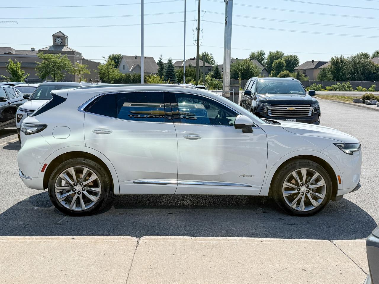 2021 Buick Envision Avenir 2.0L 4CYLTURBO, AVENIR AWD, HEATED & VENTILATED FRONT LEATHER SEATS, POWER MOONROOF, HEAD UP DISPLAY, TECHNOLOGY II PACKAGE, SAFETY PACKAGE, NAVIGATION, 20" ALLOY WHEELS Photo