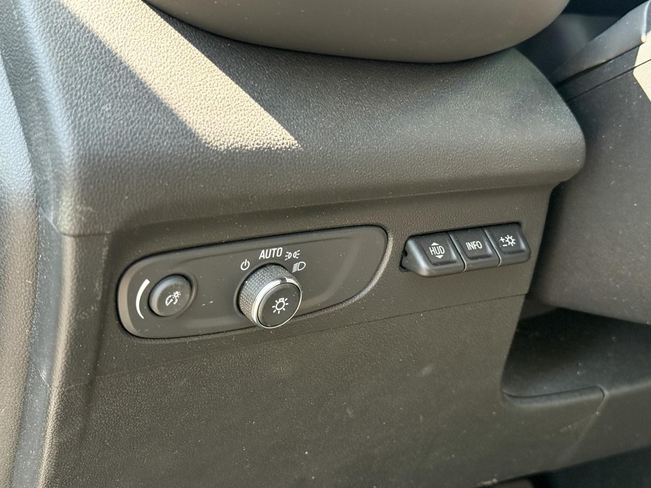 2021 Buick Envision Avenir 2.0L 4CYLTURBO, AVENIR AWD, HEATED & VENTILATED FRONT LEATHER SEATS, POWER MOONROOF, HEAD UP DISPLAY, TECHNOLOGY II PACKAGE, SAFETY PACKAGE, NAVIGATION, 20" ALLOY WHEELS Photo