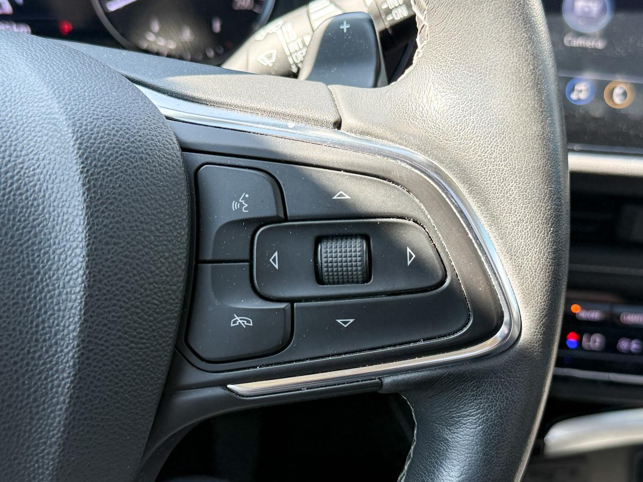 2021 Buick Envision Avenir 2.0L 4CYLTURBO, AVENIR AWD, HEATED & VENTILATED FRONT LEATHER SEATS, POWER MOONROOF, HEAD UP DISPLAY, TECHNOLOGY II PACKAGE, SAFETY PACKAGE, NAVIGATION, 20" ALLOY WHEELS Photo