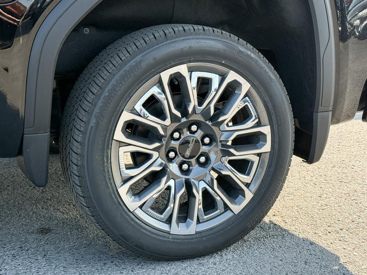 2026 GMC Sierra 1500 Denali Ultimate 3.0L DURAMAX WITH REMOTE START/ENTRY, HEATED SEATS, HEATED STEERING WHEEL, VENTILATED/MASSAGE SEATS, SUNROOF, HD SURROUND VISION Photo