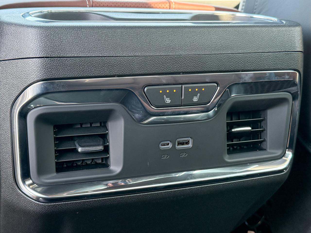 2026 GMC Sierra 1500 Denali Ultimate 3.0L DURAMAX WITH REMOTE START/ENTRY, HEATED SEATS, HEATED STEERING WHEEL, VENTILATED/MASSAGE SEATS, SUNROOF, HD SURROUND VISION Photo