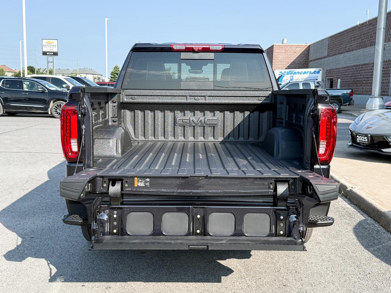 2026 GMC Sierra 1500 Denali Ultimate 3.0L DURAMAX WITH REMOTE START/ENTRY, HEATED SEATS, HEATED STEERING WHEEL, VENTILATED/MASSAGE SEATS, SUNROOF, HD SURROUND VISION Photo4