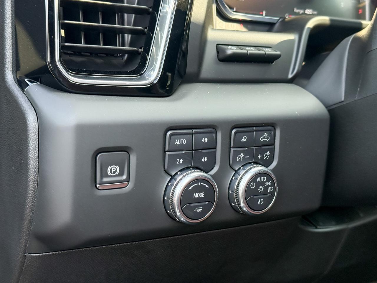 2026 GMC Sierra 1500 Denali Ultimate 3.0L DURAMAX WITH REMOTE START/ENTRY, HEATED SEATS, HEATED STEERING WHEEL, VENTILATED/MASSAGE SEATS, SUNROOF, HD SURROUND VISION Photo