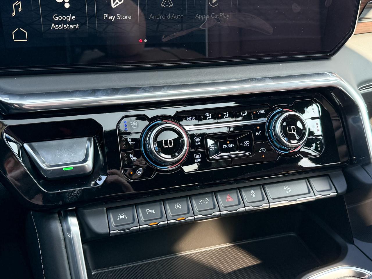 2026 GMC Sierra 1500 Denali Ultimate 3.0L DURAMAX WITH REMOTE START/ENTRY, HEATED SEATS, HEATED STEERING WHEEL, VENTILATED/MASSAGE SEATS, SUNROOF, HD SURROUND VISION Photo