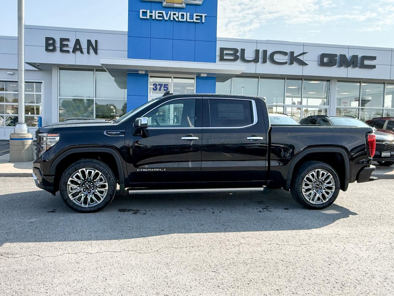 2026 GMC Sierra 1500 Denali Ultimate 6.2L V8 WITH REMOTE START/ENTRY, HEATED SEATS, HEATED STEERING WHEEL, VENTILATED/MASSAGE SEATS, SUNROOF, HD SURROUND VISION Photo