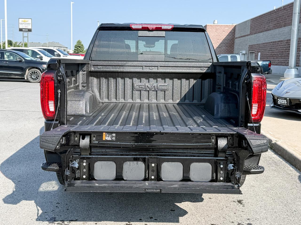 2026 GMC Sierra 1500 Denali Ultimate 6.2L V8 WITH REMOTE START/ENTRY, HEATED SEATS, HEATED STEERING WHEEL, VENTILATED/MASSAGE SEATS, SUNROOF, HD SURROUND VISION Photo