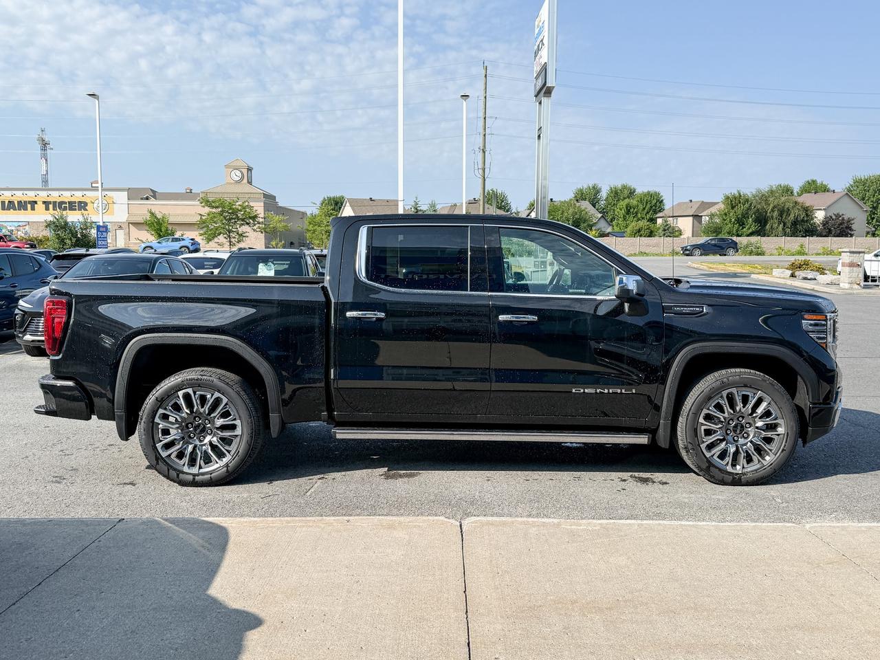 2026 GMC Sierra 1500 Denali Ultimate 6.2L V8 WITH REMOTE START/ENTRY, HEATED SEATS, HEATED STEERING WHEEL, VENTILATED/MASSAGE SEATS, SUNROOF, HD SURROUND VISION Photo