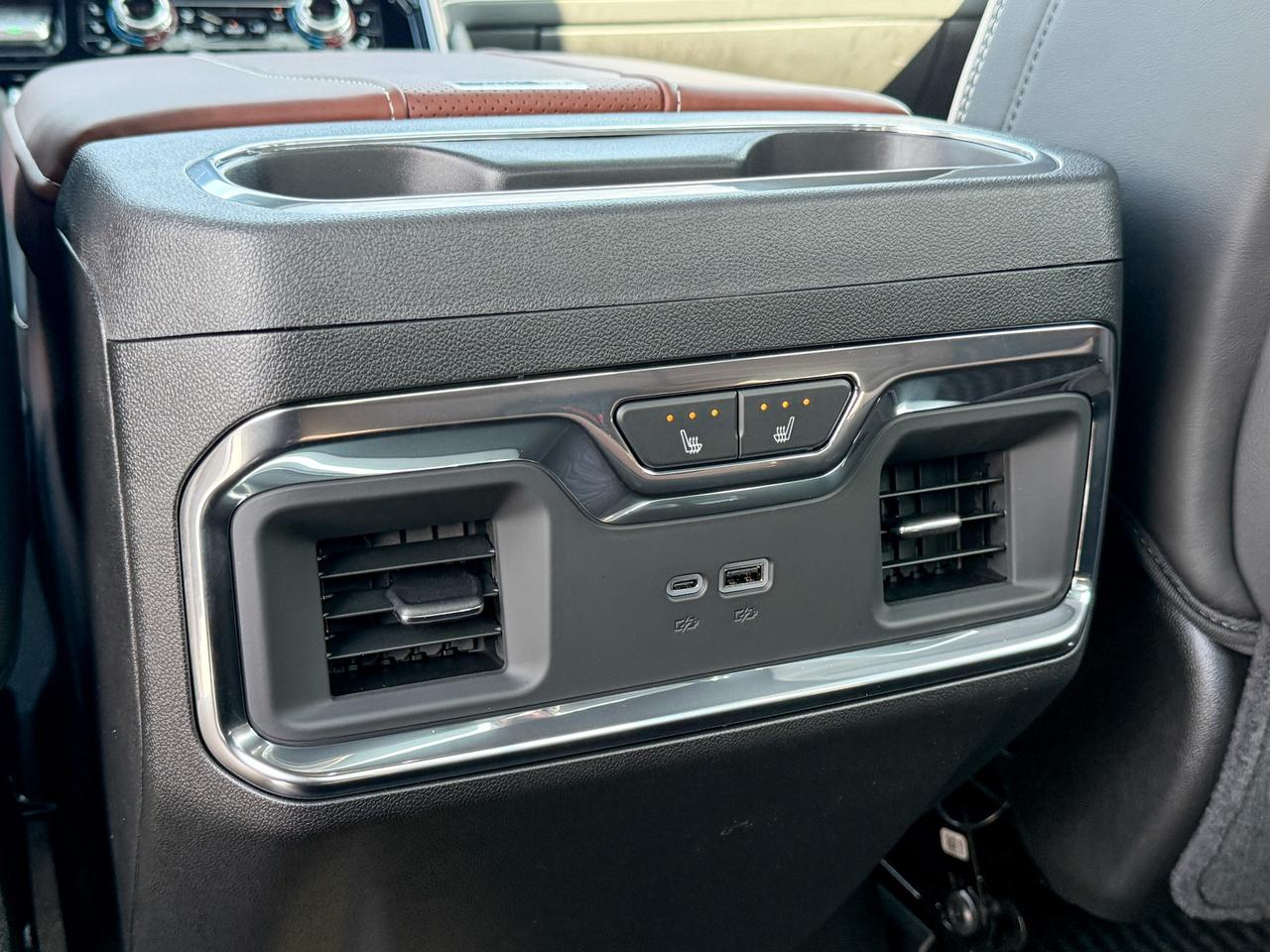2026 GMC Sierra 1500 Denali Ultimate 6.2L V8 WITH REMOTE START/ENTRY, HEATED SEATS, HEATED STEERING WHEEL, VENTILATED/MASSAGE SEATS, SUNROOF, HD SURROUND VISION Photo