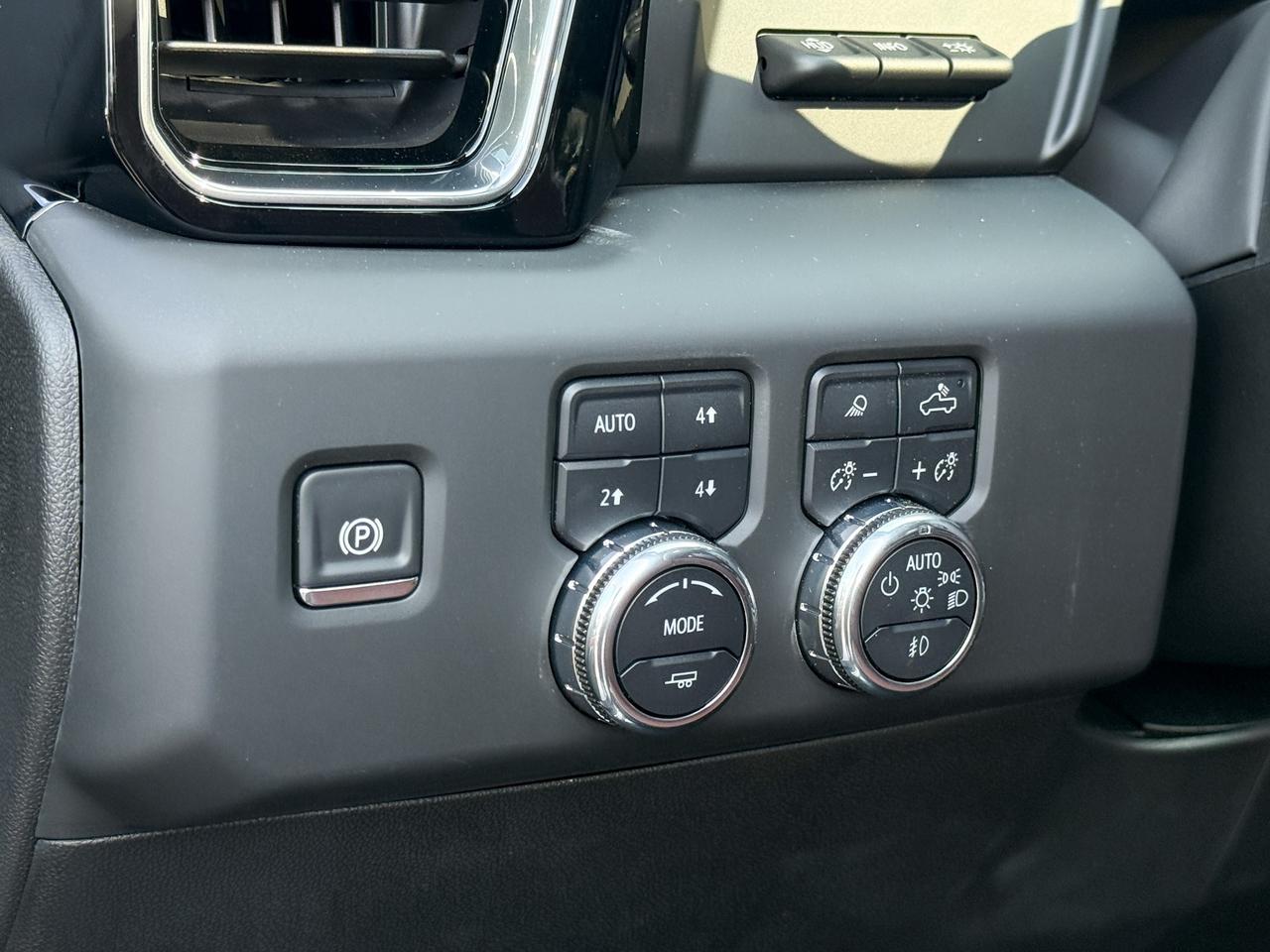 2026 GMC Sierra 1500 Denali Ultimate 6.2L V8 WITH REMOTE START/ENTRY, HEATED SEATS, HEATED STEERING WHEEL, VENTILATED/MASSAGE SEATS, SUNROOF, HD SURROUND VISION Photo