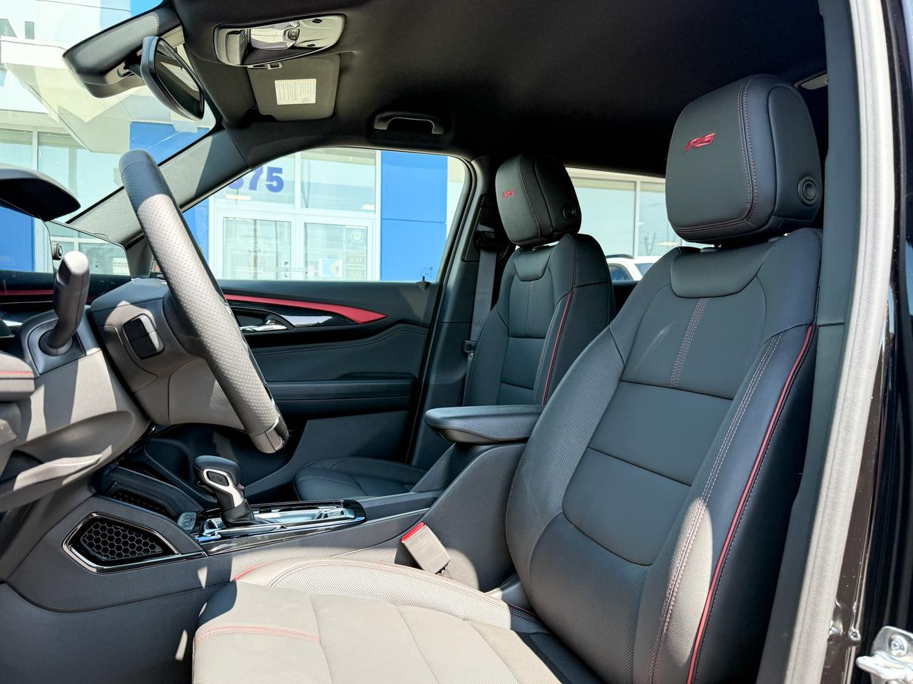 2026 Chevrolet TrailBlazer RS 1.3L 3 CYL WITH REMOTE START/ENTRY, HEATED SEATS, HEATED STEERING WHEEL, HD REAR VISION CAMERA, POWER LIFTGATE, APPLE CARPLAY AND ANDROID AUTO Photo