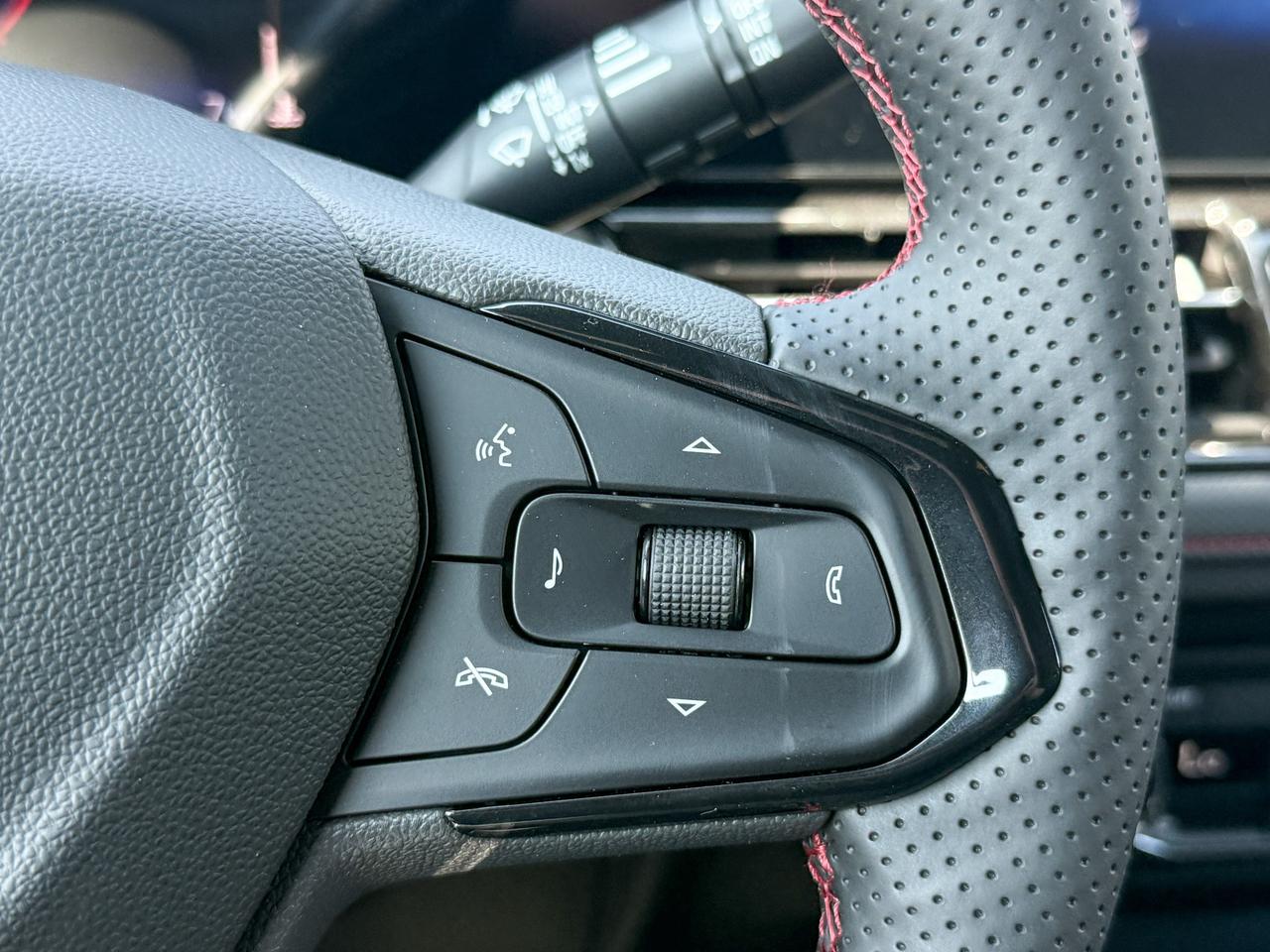 2026 Chevrolet TrailBlazer RS 1.3L 3 CYL WITH REMOTE START/ENTRY, HEATED SEATS, HEATED STEERING WHEEL, HD REAR VISION CAMERA, POWER LIFTGATE, APPLE CARPLAY AND ANDROID AUTO Photo