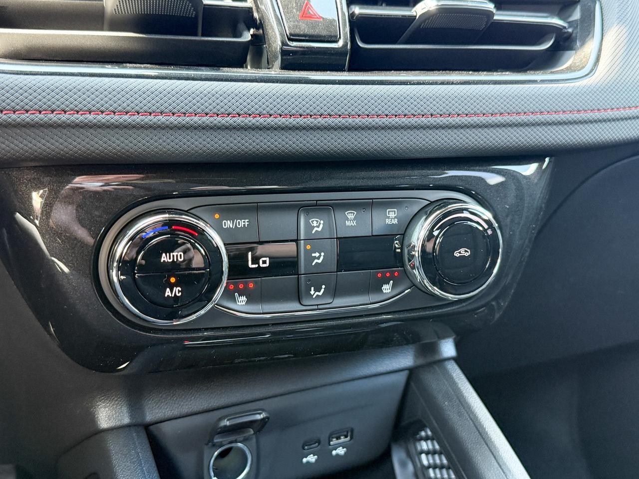 2026 Chevrolet TrailBlazer RS 1.3L 3 CYL WITH REMOTE START/ENTRY, HEATED SEATS, HEATED STEERING WHEEL, HD REAR VISION CAMERA, POWER LIFTGATE, APPLE CARPLAY AND ANDROID AUTO Photo