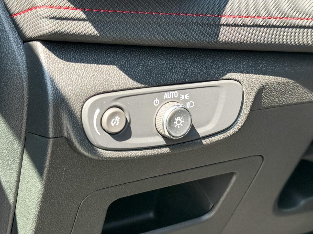 2026 Chevrolet TrailBlazer RS 1.3L 3 CYL WITH REMOTE START/ENTRY, HEATED SEATS, HEATED STEERING WHEEL, HD REAR VISION CAMERA, POWER LIFTGATE, APPLE CARPLAY AND ANDROID AUTO Photo