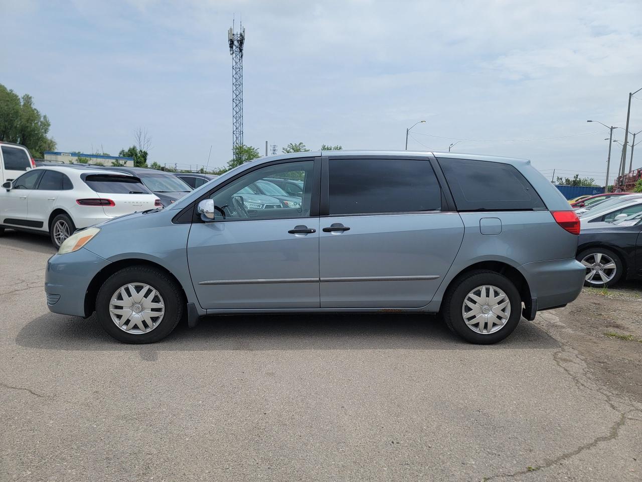 2004 Toyota Sienna CE - Photo #2