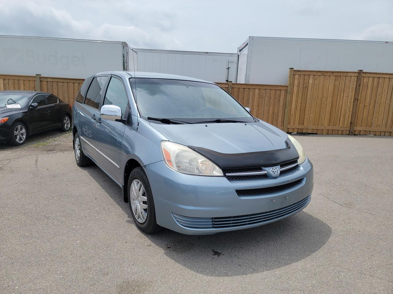 2004 Toyota Sienna CE Photo2